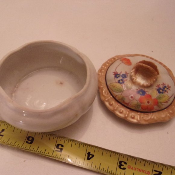 ANTIQUE HAND PAINTED TRINKET BOX. WS - Picture 2 of 3